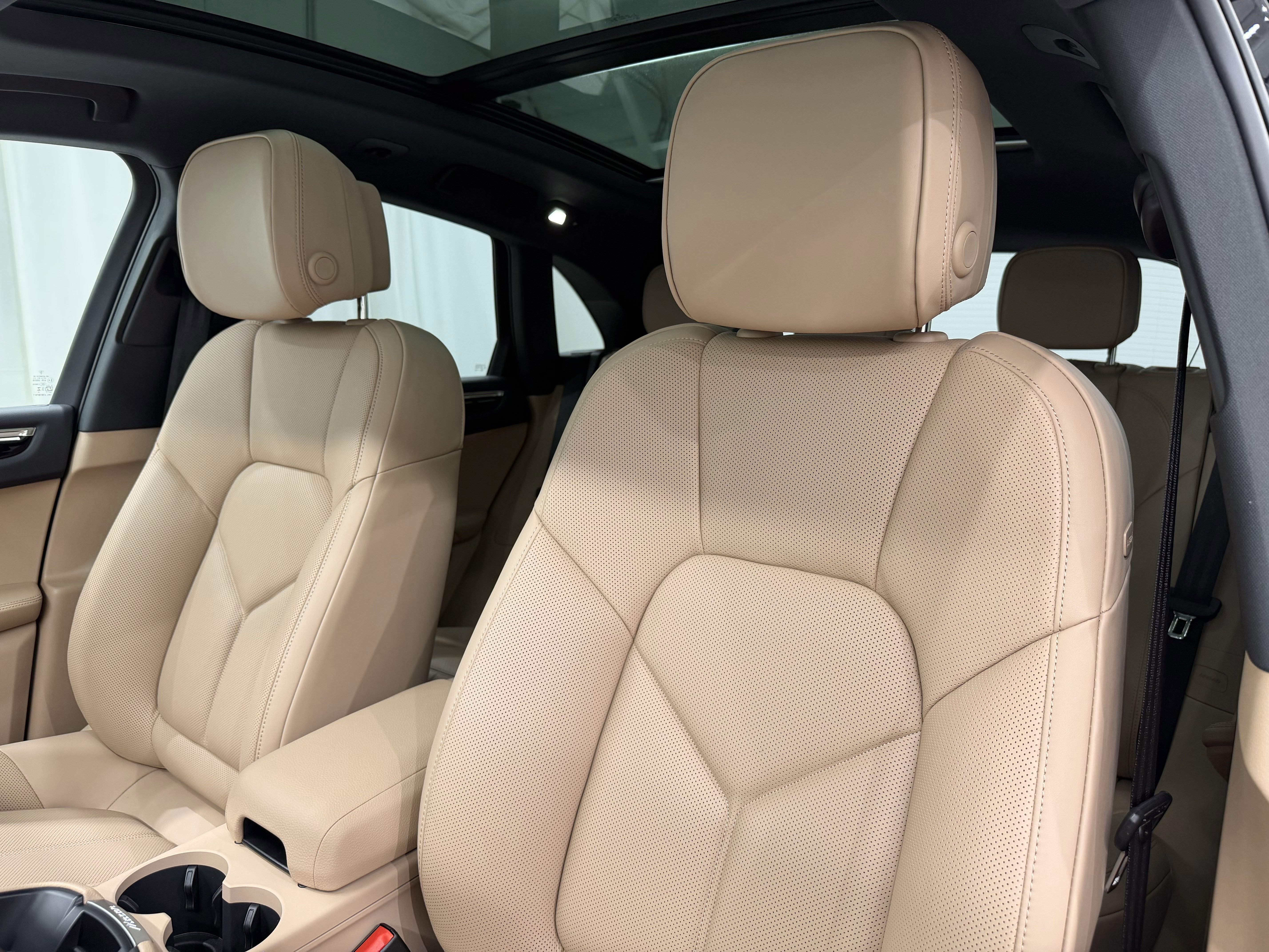 New 2026 Porsche Macan image 32