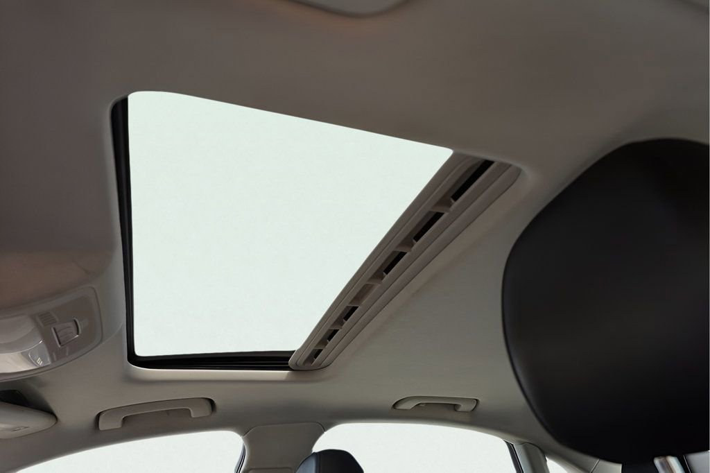 Used 2016 Audi A4 2.0T Premium Plus w/ Technology Package image 18