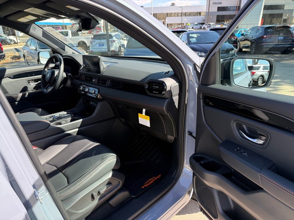 Certified 2025 Honda Pilot TrailSport image 23