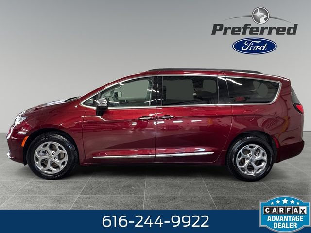 Used 2023 Chrysler Pacifica Limited AWD/4WD image 9
