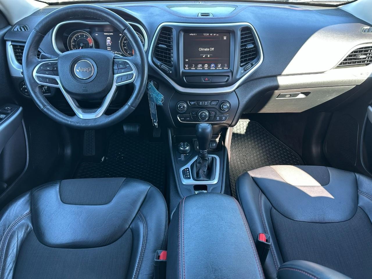 Used 2017 Jeep Cherokee Trailhawk w/ Cold Weather Group image 11