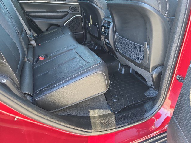 Used 2022 Jeep Grand Cherokee Limited image 40