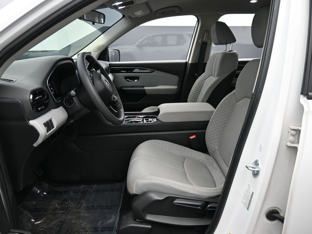 Used 2024 Honda Pilot LX image 32
