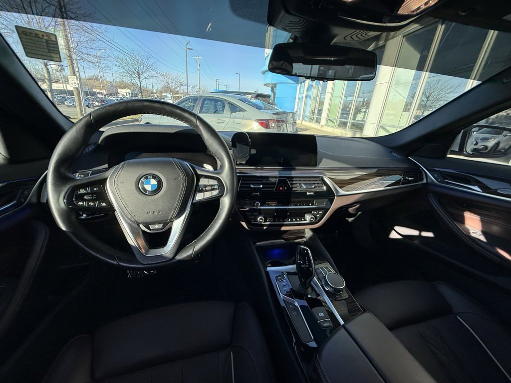 Used 2020 BMW 530i xDrive w/ M Sport Package image 7