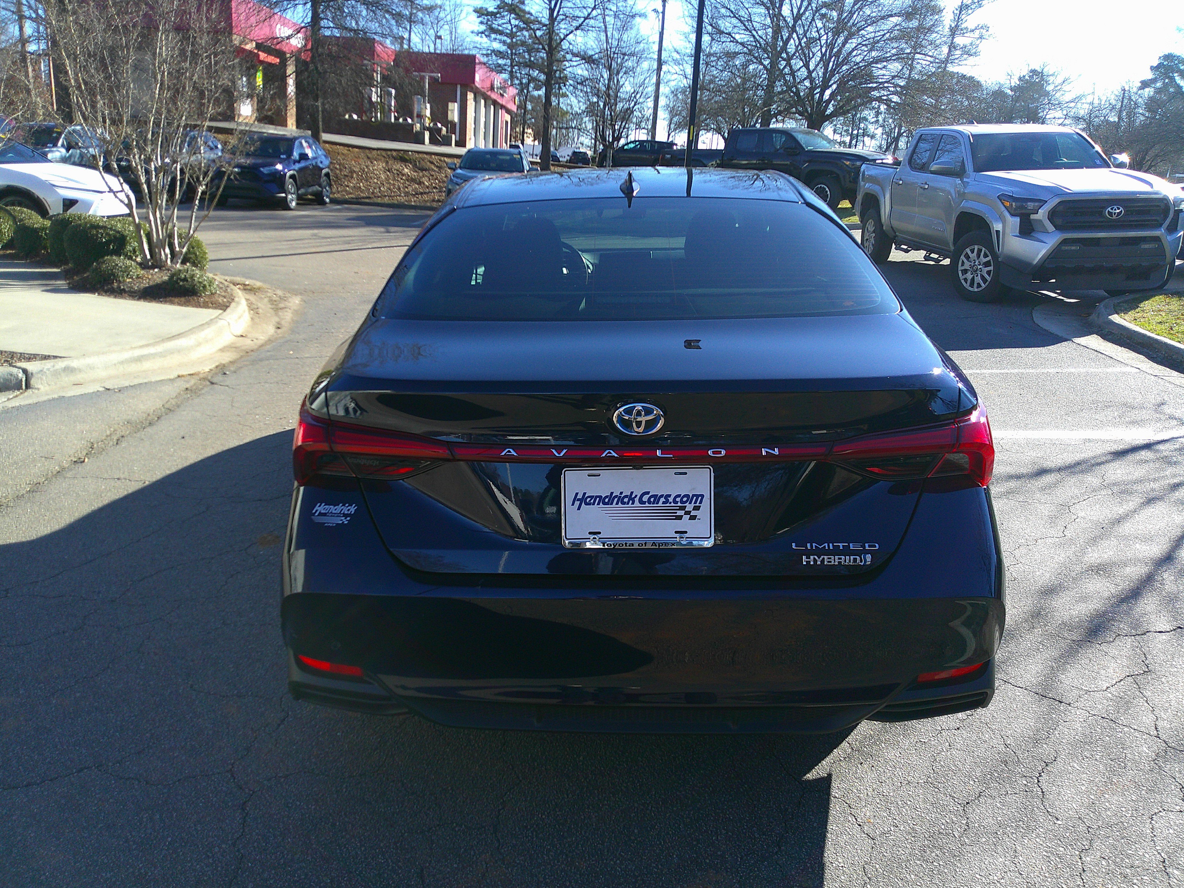 Used 2022 Toyota Avalon Limited image 10