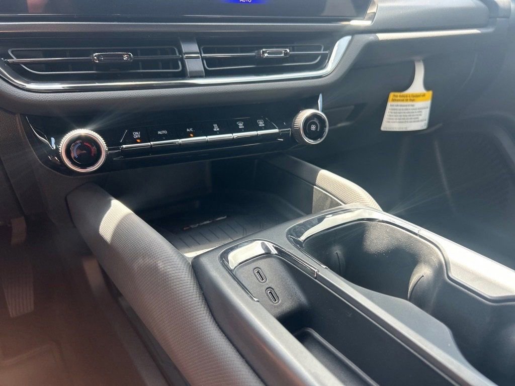 New 2025 Chevrolet Equinox EV RS w/ LPO, Illumination Package image 15