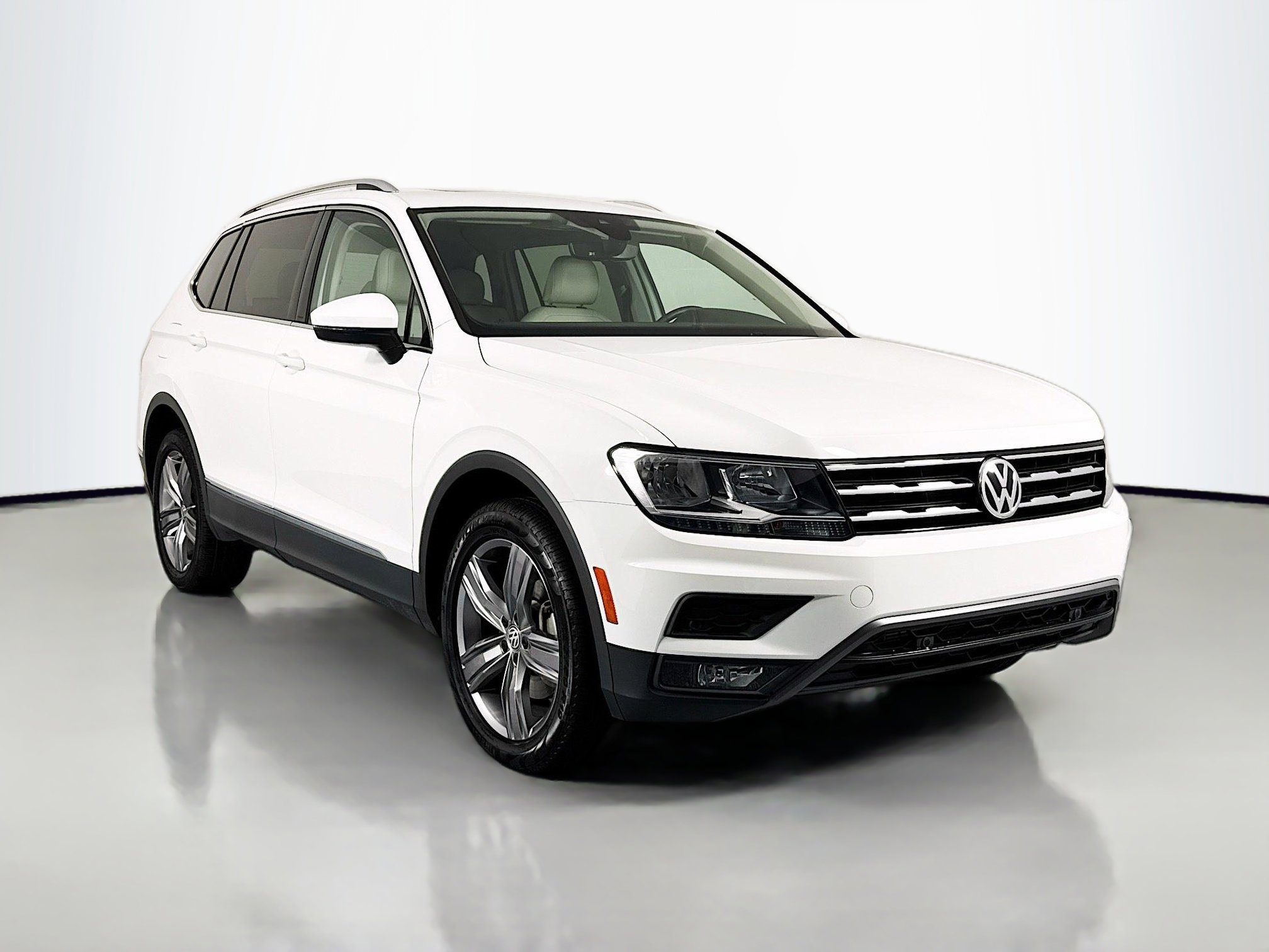 Used 2021 Volkswagen Tiguan SEL w/ 3rd Row Seat Package AWD/4WD image 3
