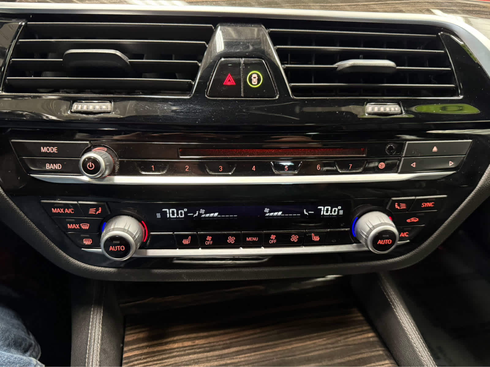 Used 2018 BMW M550i xDrive image 28