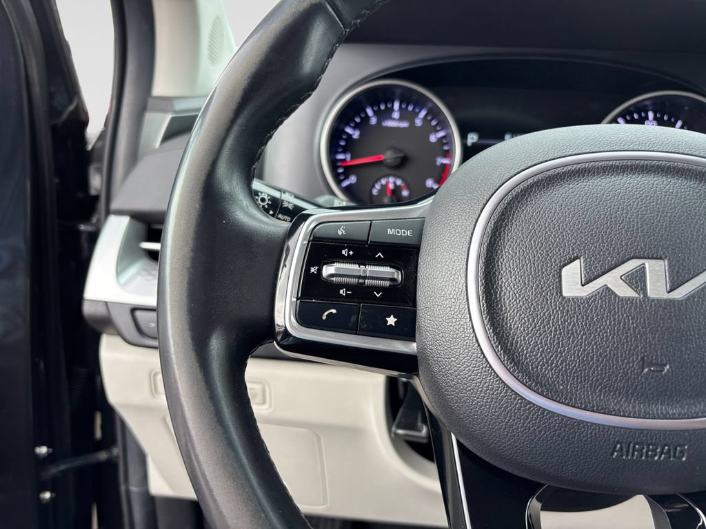 Used 2024 Kia Carnival LX FWD image 26