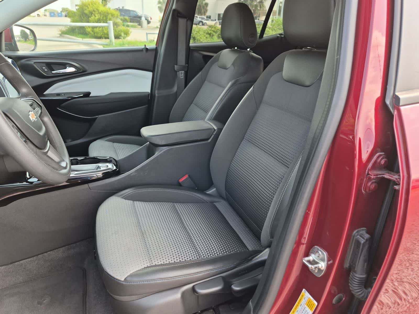 Used 2024 Chevrolet Trax LT FWD image 18