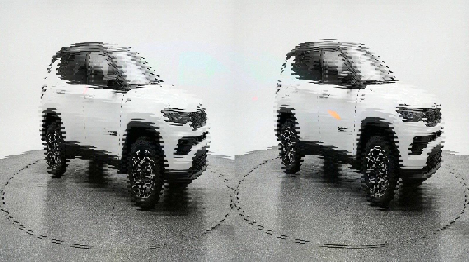 Used 2025 Jeep Compass Trailhawk image 1