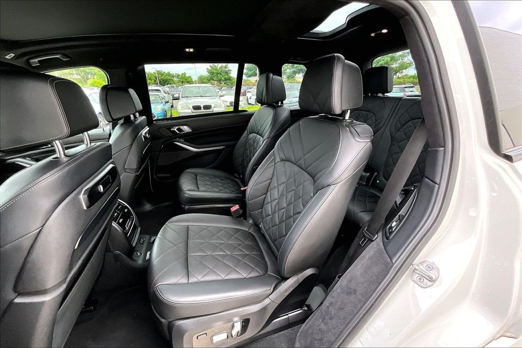 Used 2023 BMW X7 xDrive40i w/ M Sport Package AWD/4WD image 27