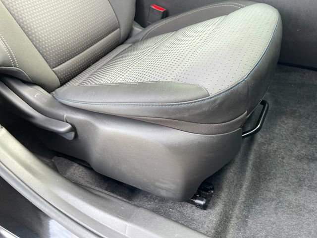 Used 2025 Chevrolet Trax LT w/ LT Convenience Package FWD image 32