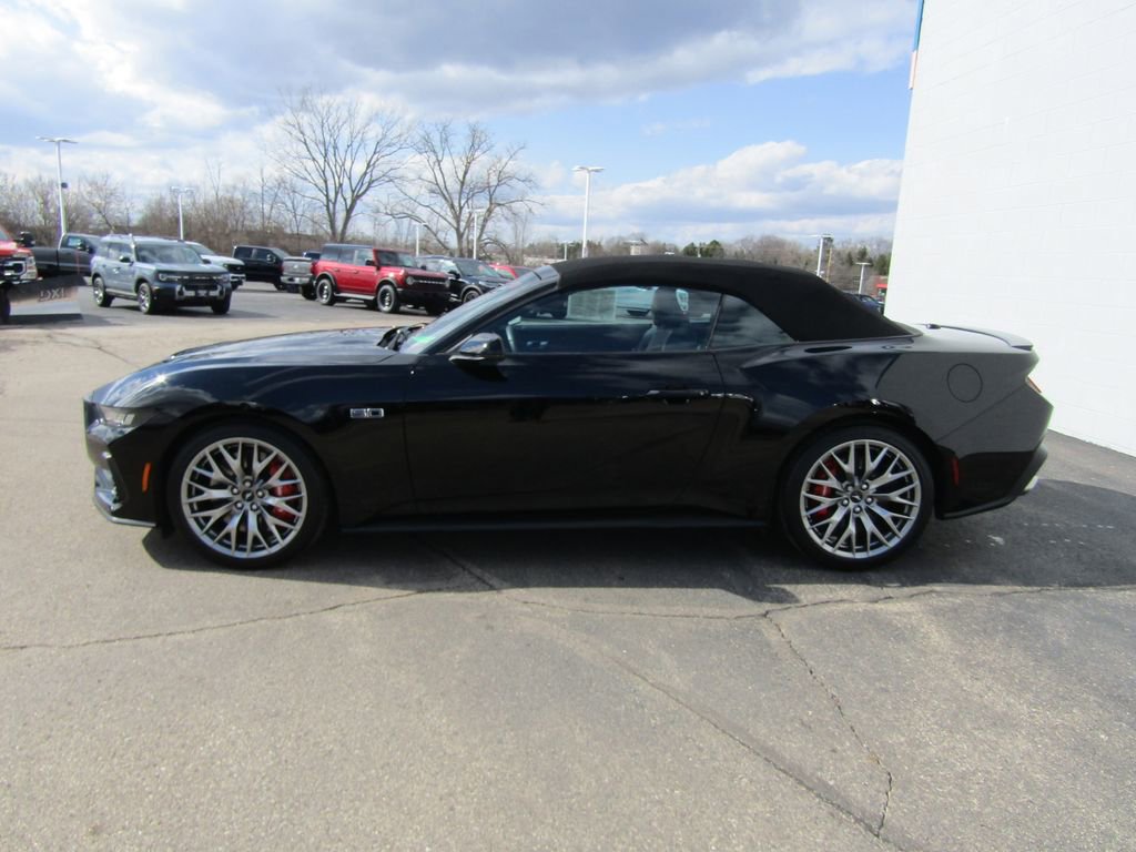 Used 2025 Ford Mustang GT Premium RWD image 5