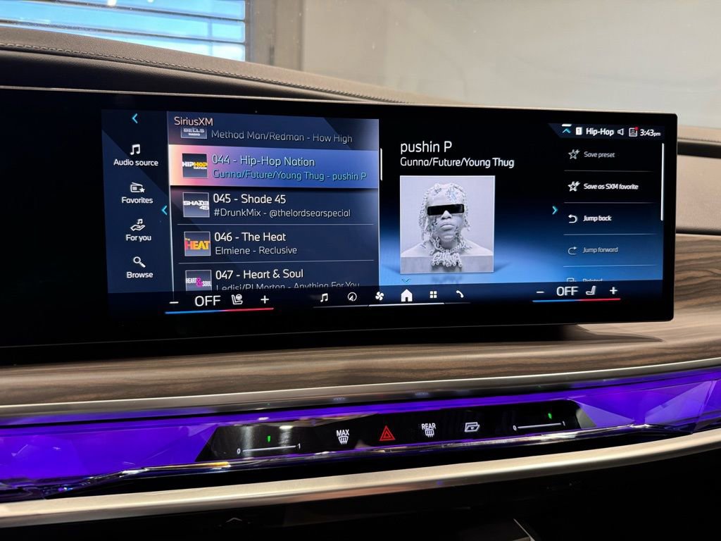 Used 2025 BMW 760i xDrive image 27