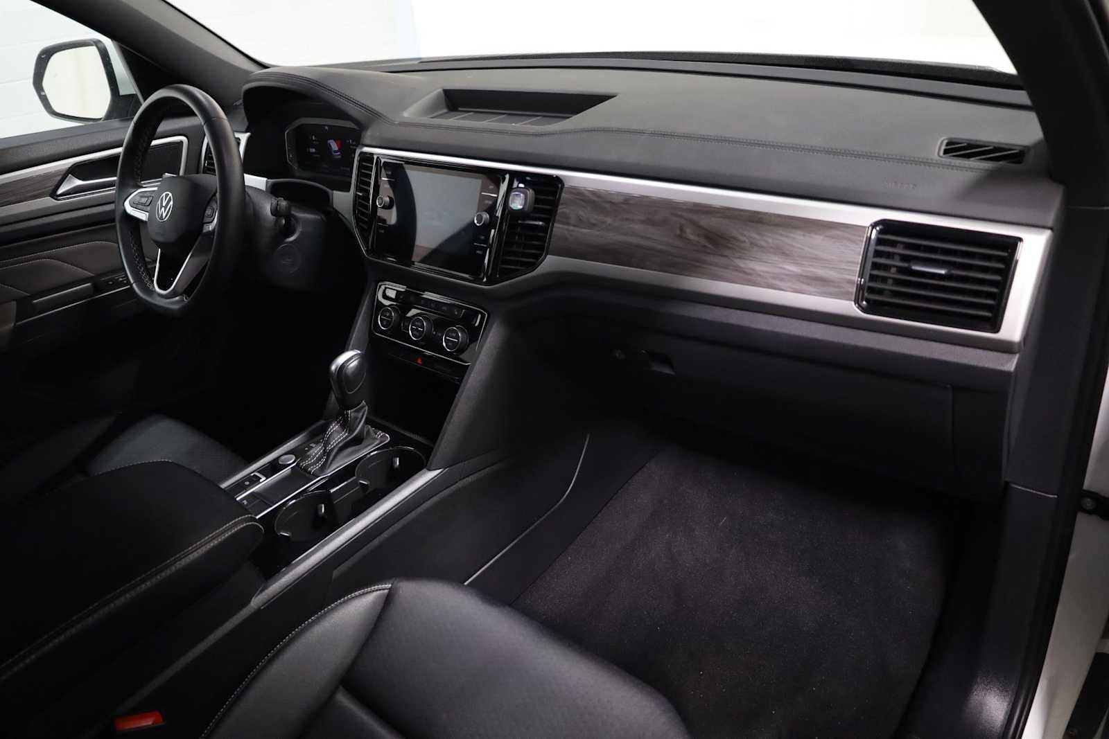 Used 2023 Volkswagen Atlas Cross Sport SE image 6