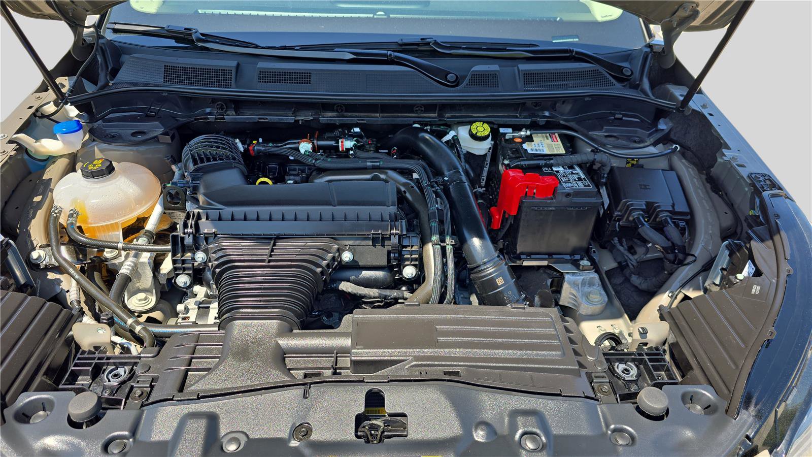 Used 2025 Lincoln Corsair AWD image 27