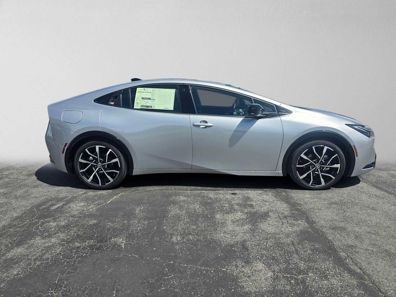New 2026 Toyota Prius Plug-In Hybrid FWD image 2