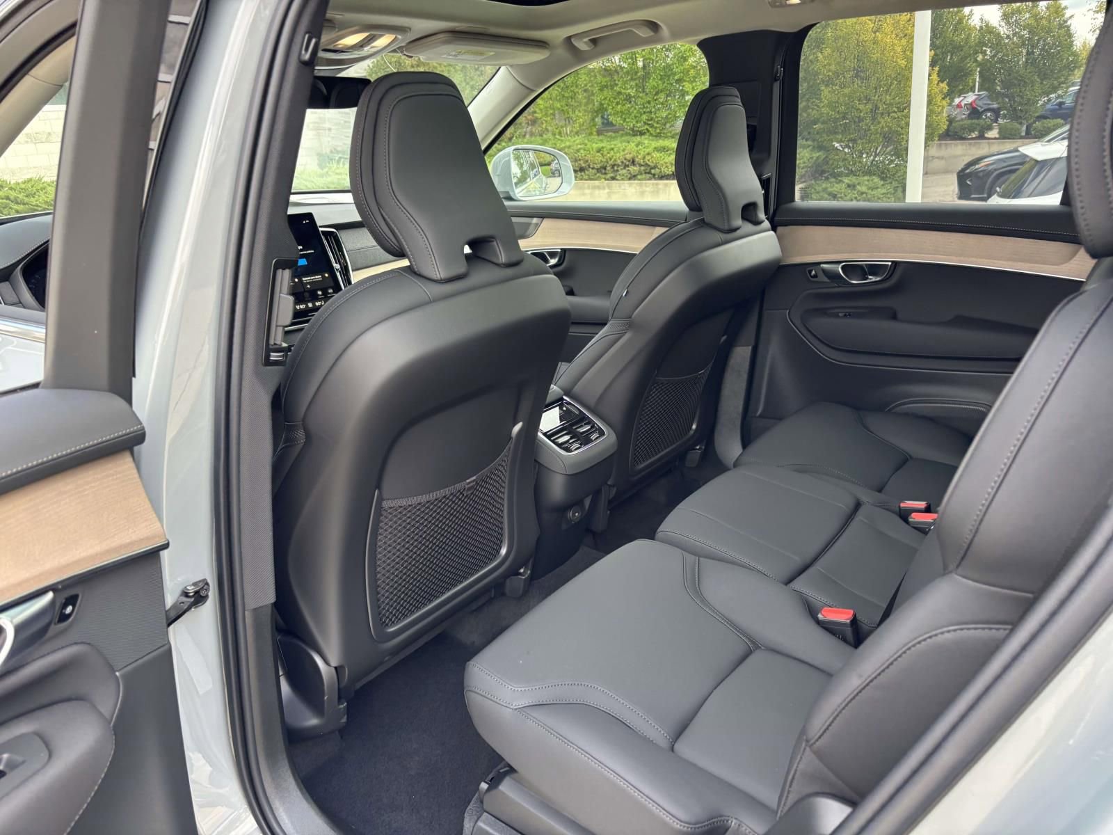 Used 2026 Volvo XC90 B6 Plus w/ Protection Package Premier AWD/4WD image 27