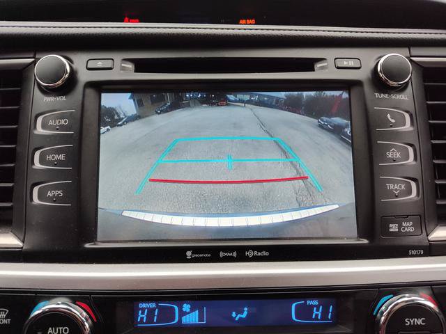 Used 2017 Toyota Highlander XLE AWD/4WD image 24