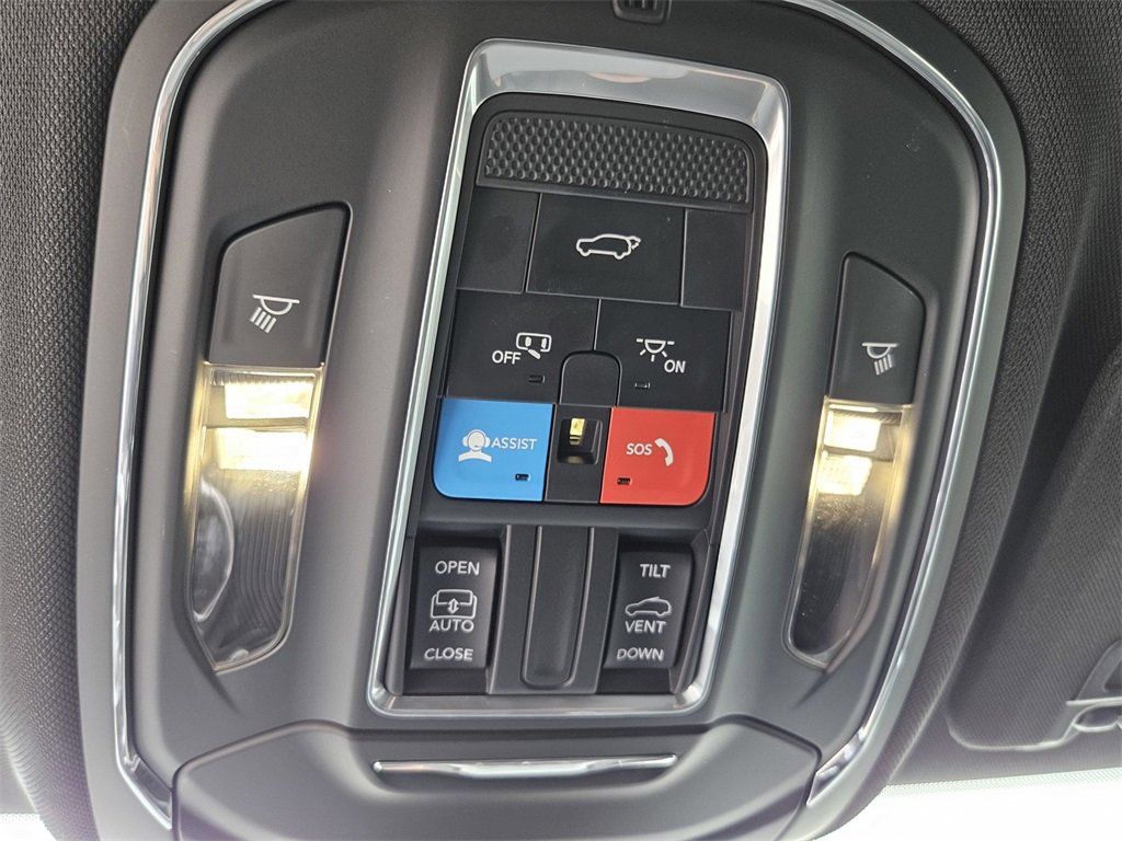 Used 2024 Jeep Grand Cherokee Altitude image 21