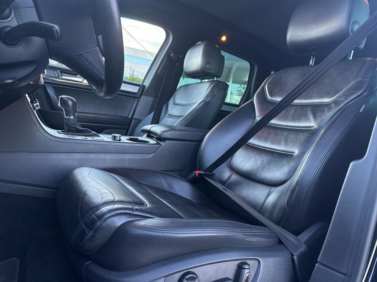 Used 2014 Volkswagen Touareg VR6 image 33