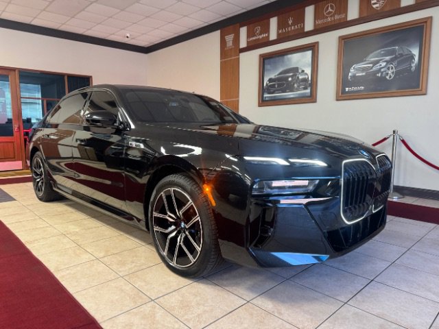 Used 2025 BMW i7 xDrive60 AWD/4WD image 2