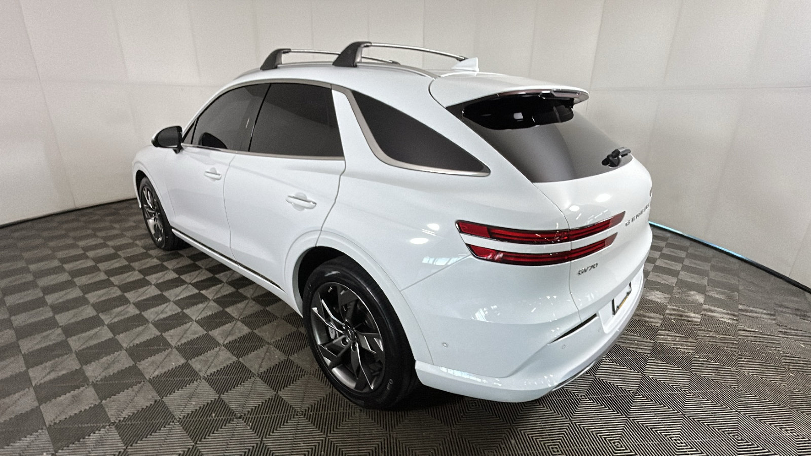 Used 2024 Genesis Electrified GV70 AWD/4WD image 5