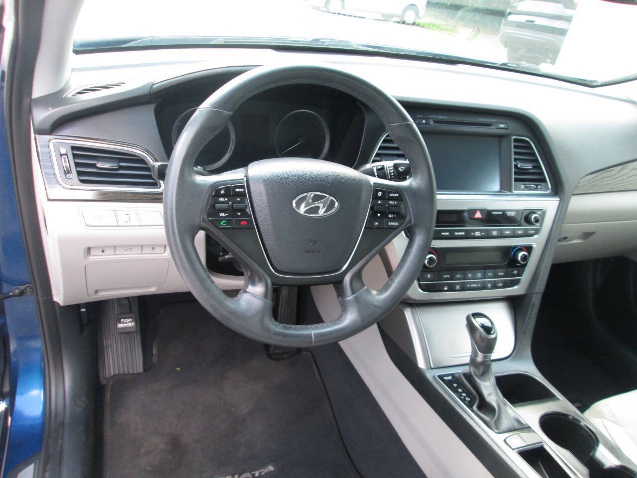 Used 2016 Hyundai Sonata Limited w/ Option Group 04 FWD image 13