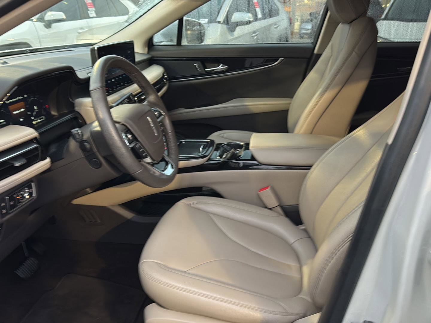 Used 2022 Lincoln Nautilus FWD w/ Premium Package image 8