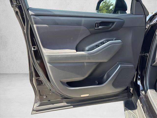 Certified 2021 Toyota Highlander L FWD image 12