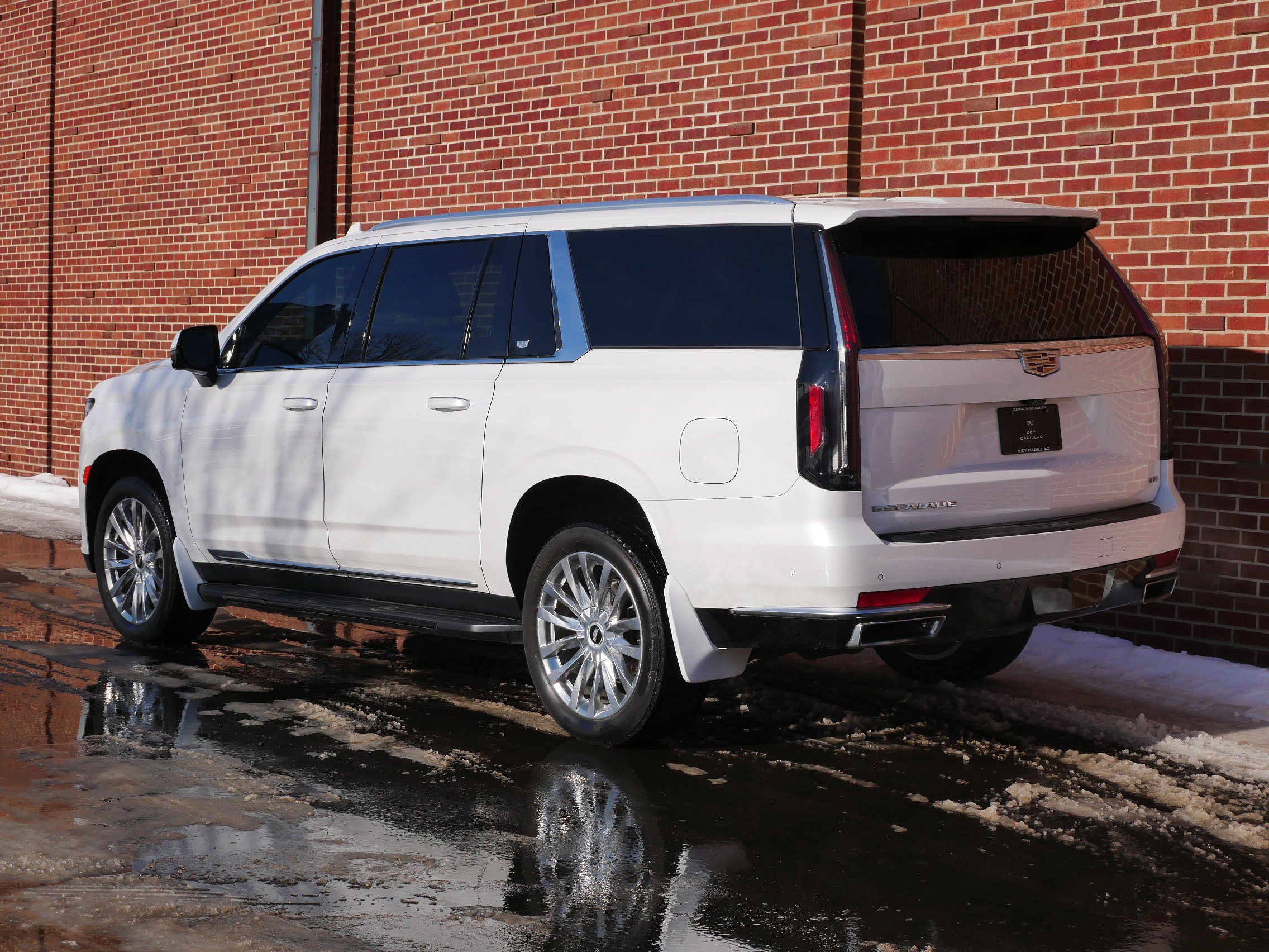 Used 2023 Cadillac Escalade ESV Premium Luxury image 3