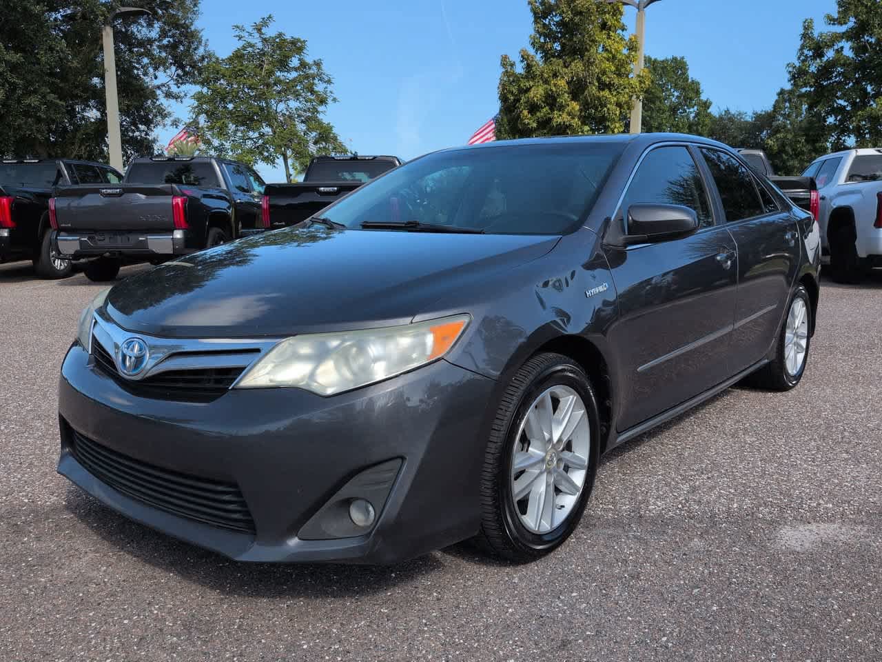 Used 2014 Toyota Camry LE FWD image 2