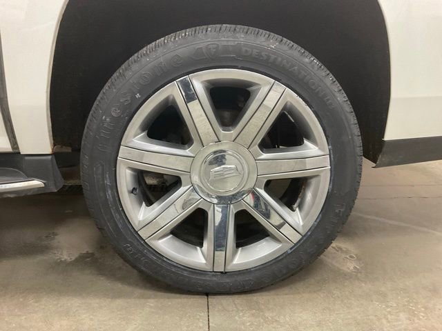 Used 2017 Cadillac Escalade ESV Luxury AWD/4WD image 17