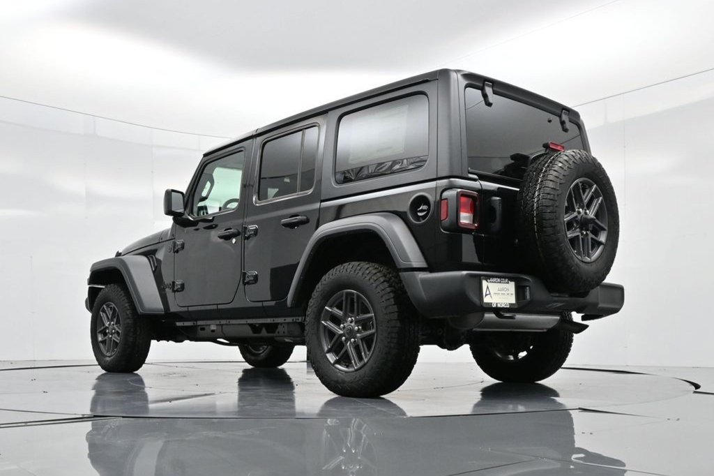Used 2024 Jeep Wrangler Unlimited Sport AWD/4WD image 9