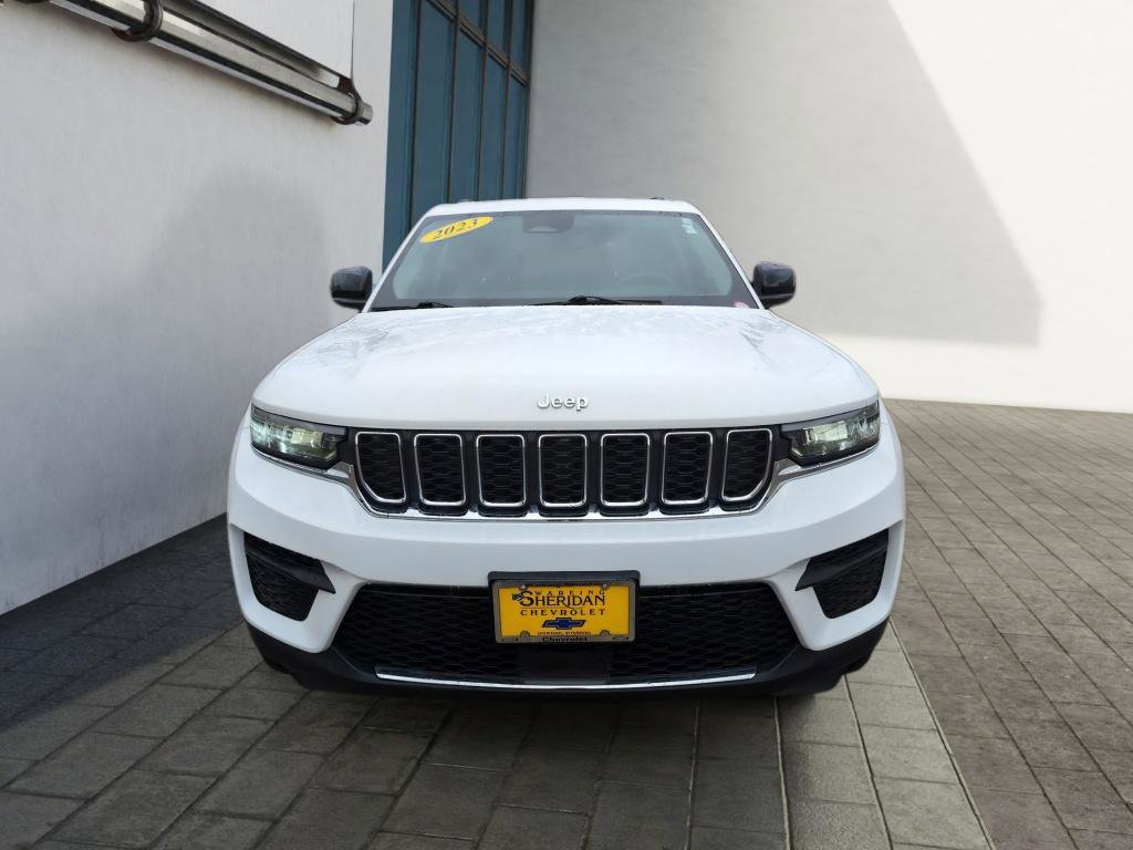 Used 2023 Jeep Grand Cherokee Laredo w/ Trailer Tow Prep Group (B) image 2