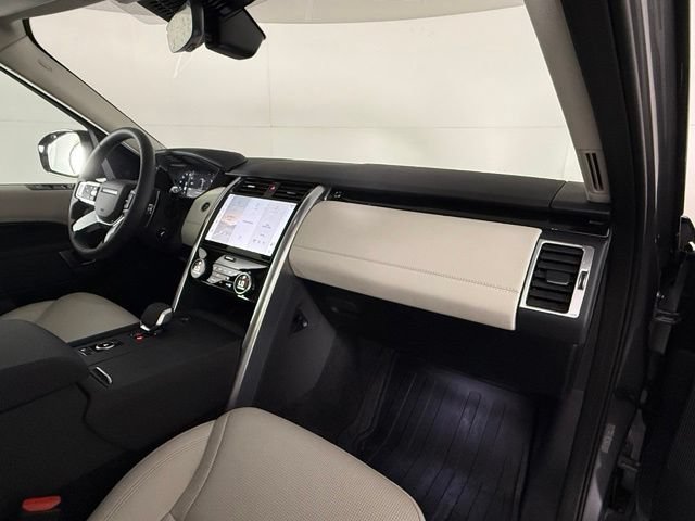 Certified 2025 Land Rover Discovery S AWD/4WD image 15