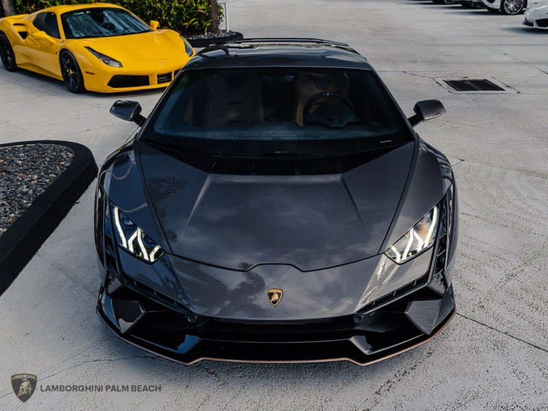 Used 2024 Lamborghini Huracan Tecnica image 9