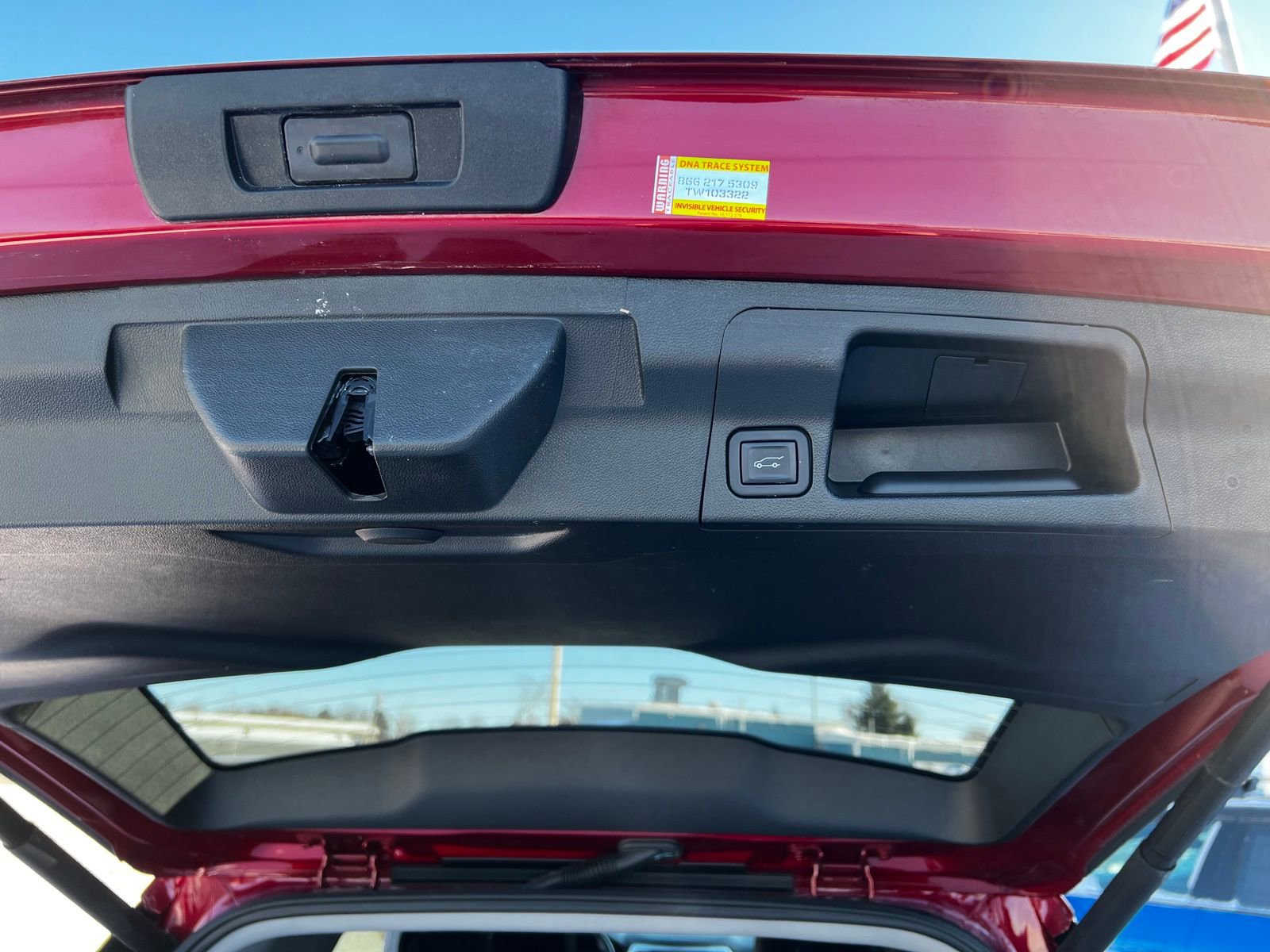 Used 2023 GMC Acadia SLE w/ Driver Convenience Package image 7