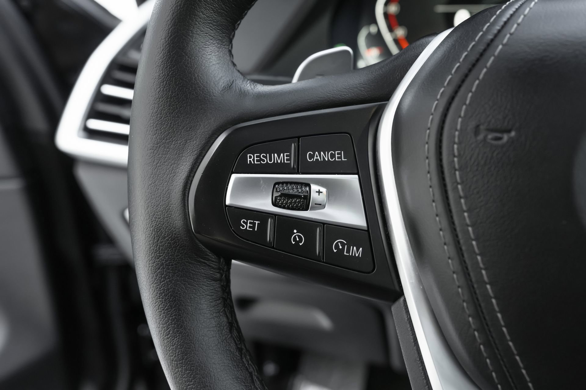 Used 2023 BMW X6 xDrive40i w/ Climate Comfort Package image 18