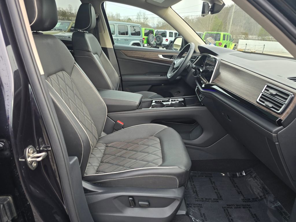 Used 2024 Volkswagen Atlas SEL Premium R-Line image 30