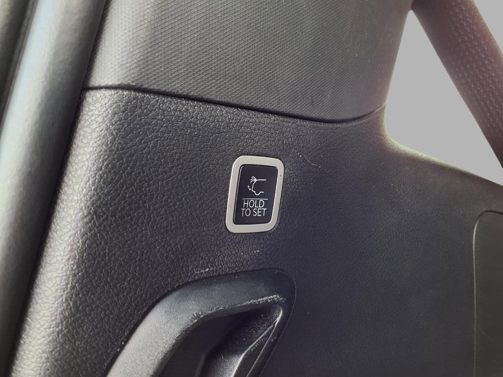 Certified 2024 Jeep Wagoneer Series II w/ Flexible Seating Group AWD/4WD image 30