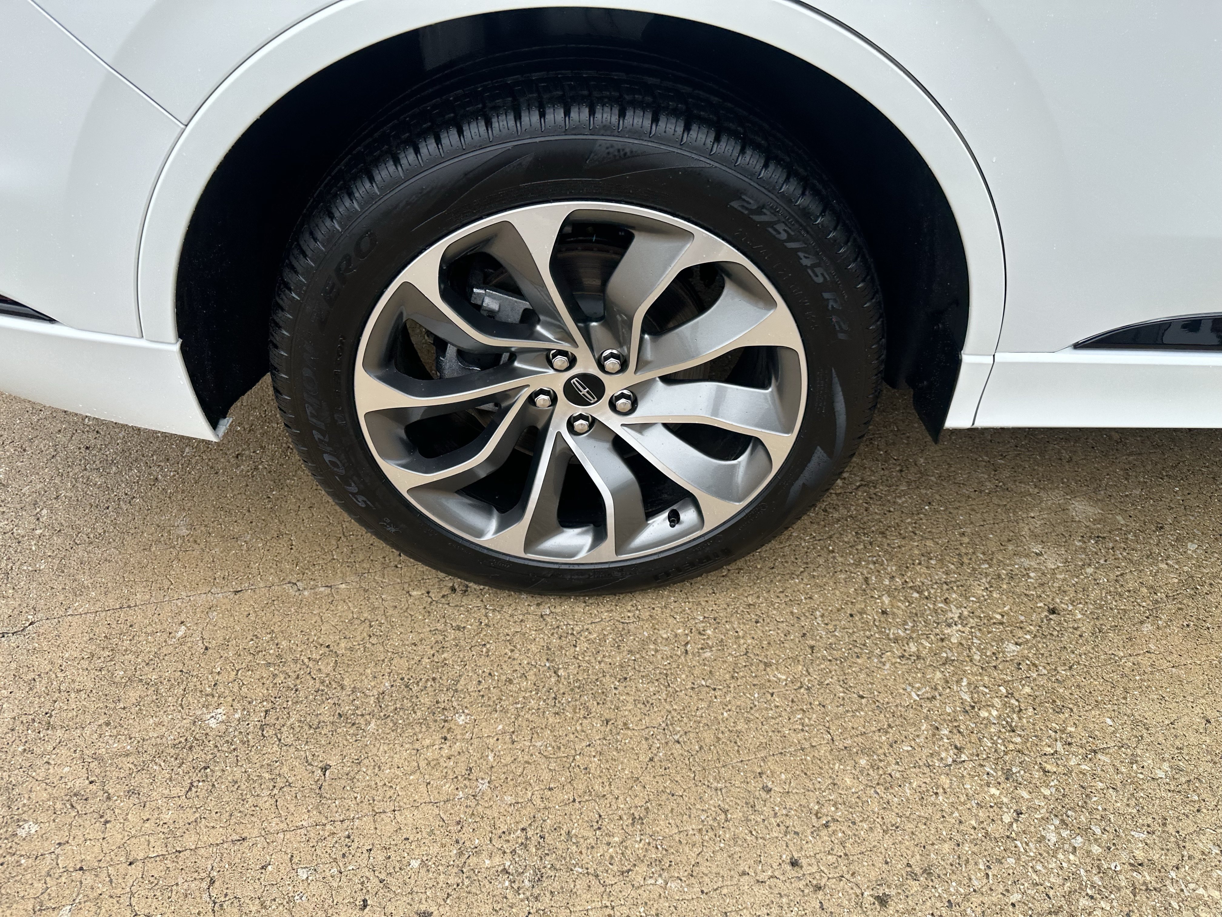 Used 2026 Lincoln Aviator AWD w/ Jet Appearance Package image 3