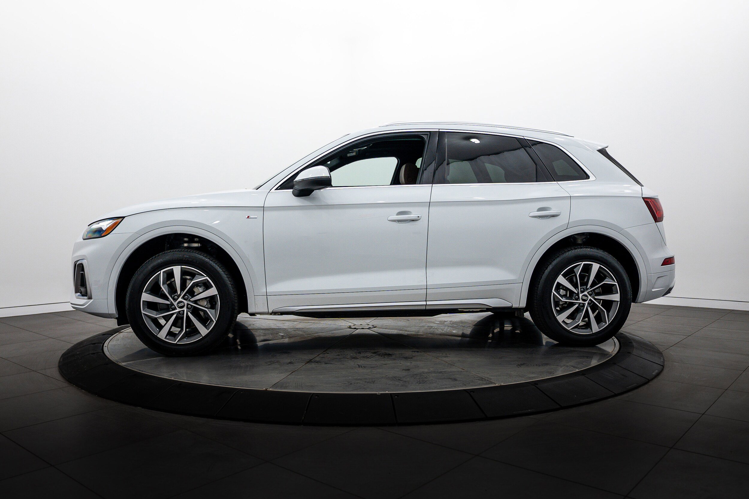 Certified 2023 Audi Q5 2.0T Premium w/ Convenience Package AWD/4WD image 7