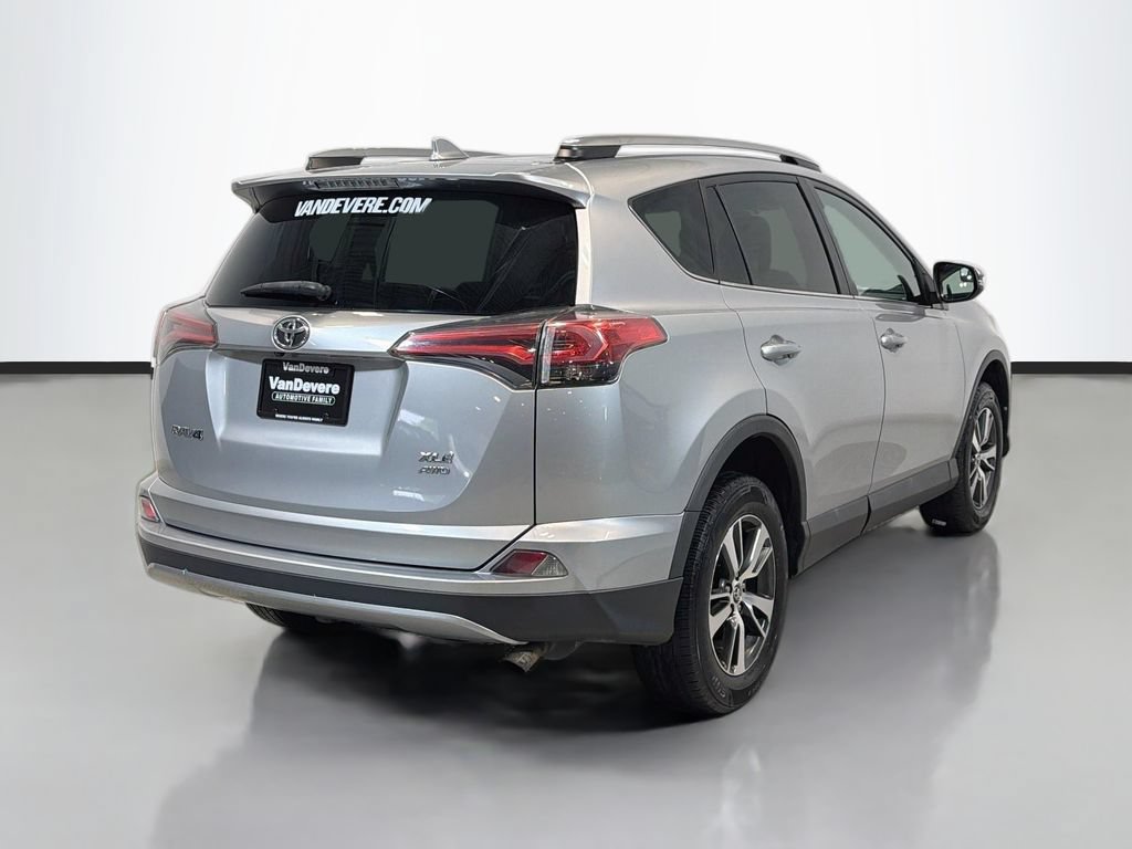 Used 2017 Toyota RAV4 XLE AWD/4WD image 6