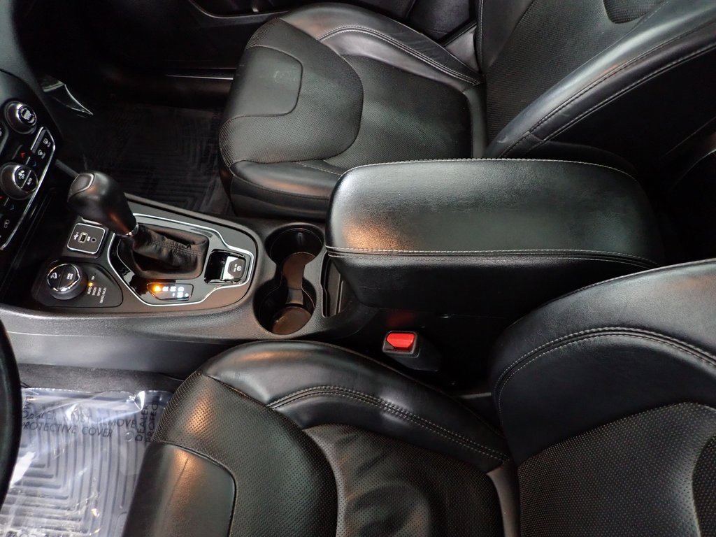 Used 2019 Jeep Cherokee Limited w/ Technology Group image 30