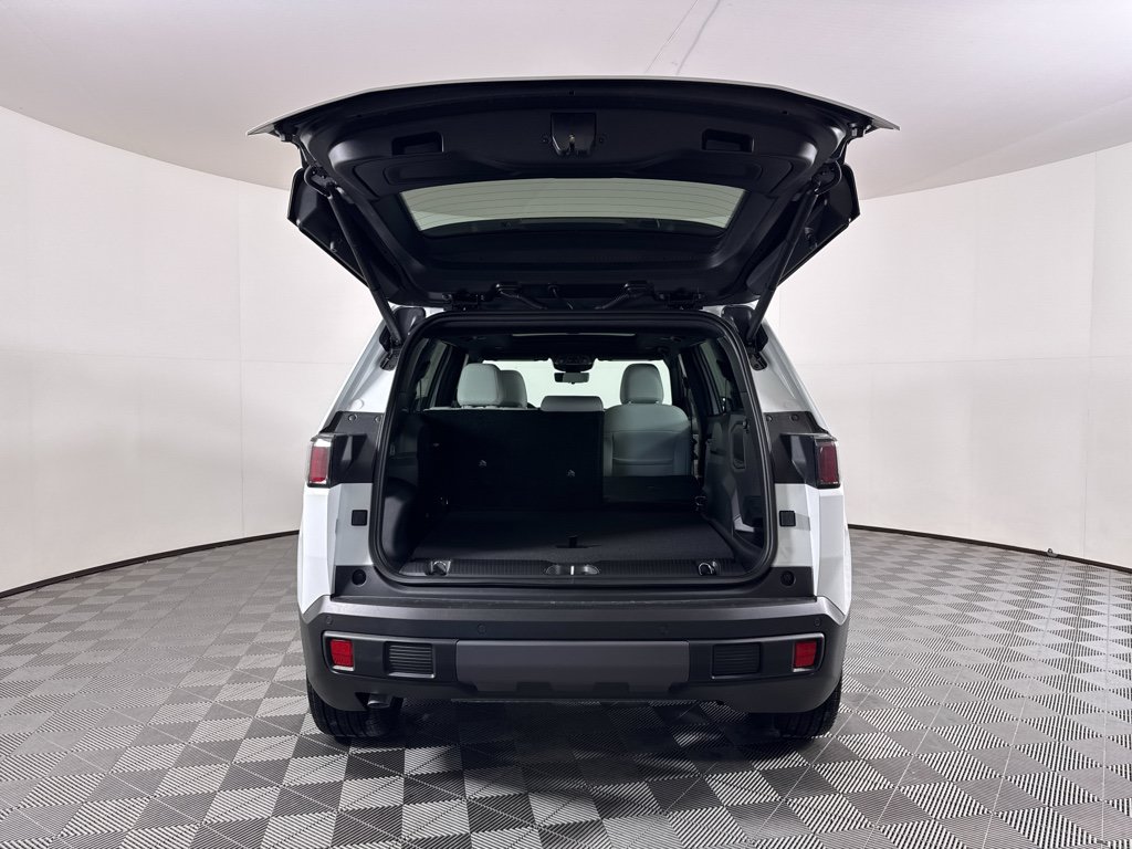 New 2026 Jeep Cherokee Overland w/ Advanced Pro Tech Group AWD/4WD image 11