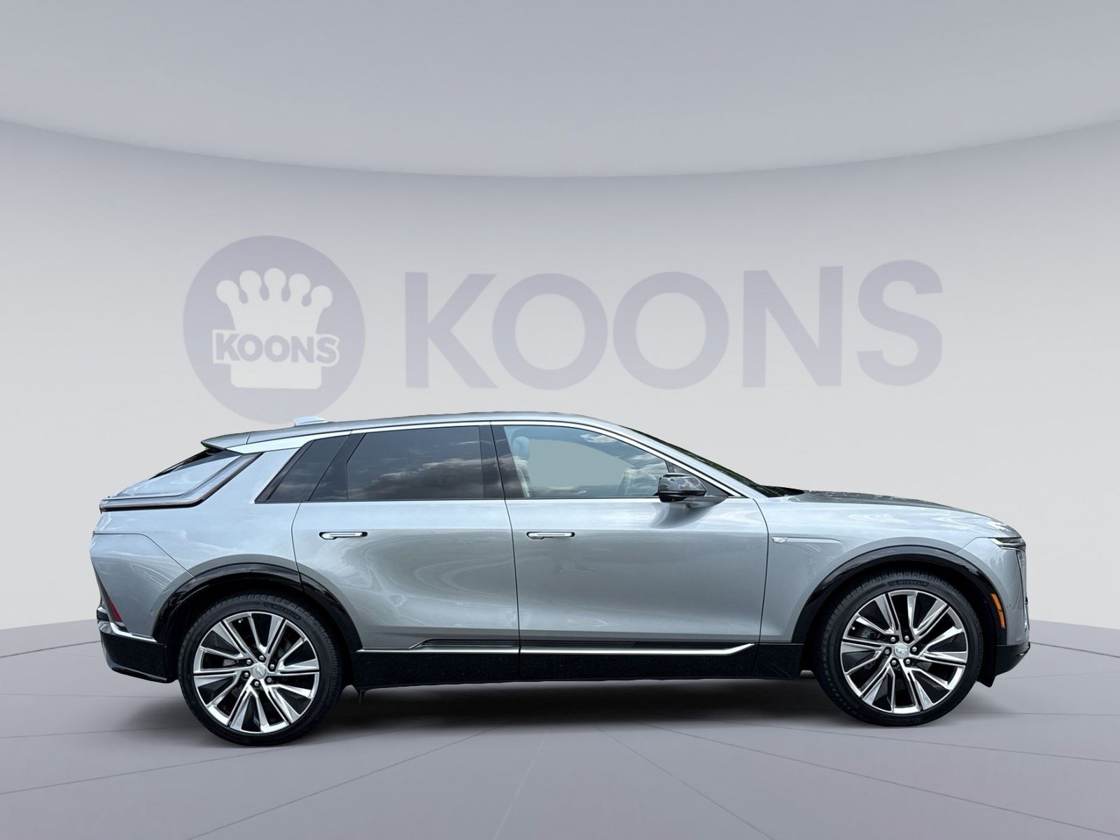 Used 2024 Cadillac Lyriq Luxury AWD/4WD image 8
