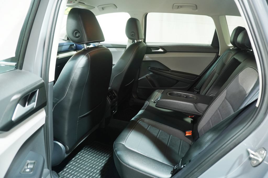 Used 2023 Volkswagen Taos SE FWD image 11