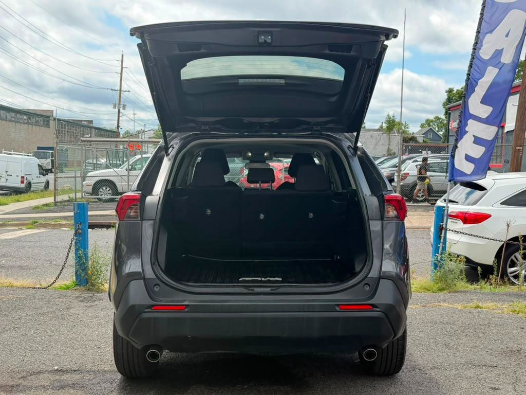 Used 2022 Toyota RAV4 LE AWD/4WD image 7